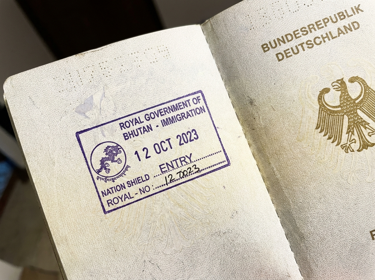 Bhutanischer Visum-Stempel in einem deutschen Reisepass